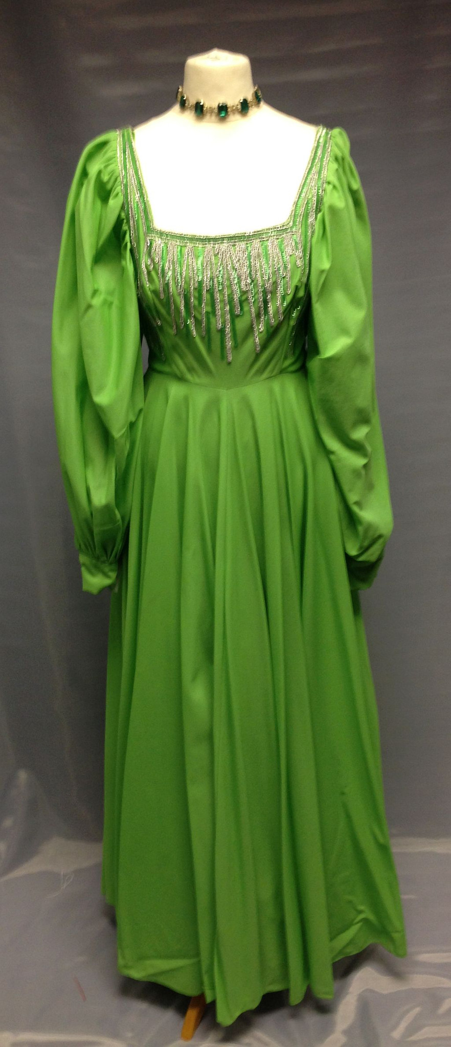 1940s Hollywood Glamour (Green)